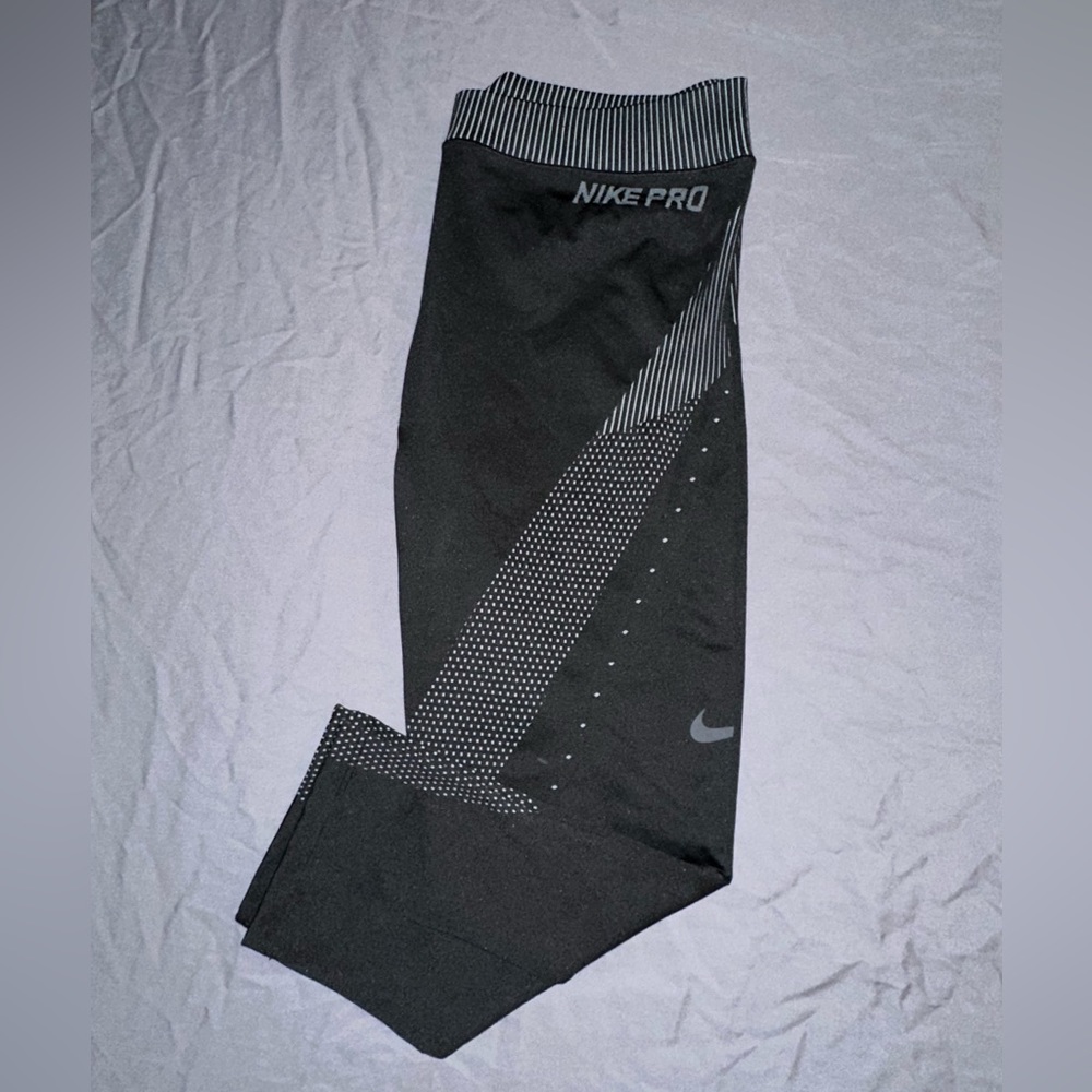 Nike pro dry fit leggings . Size Large